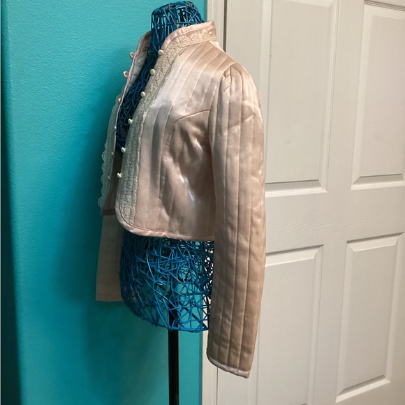 💥PRICE DROP💥 Quilted Bed Jacket - Picture 2 of 4